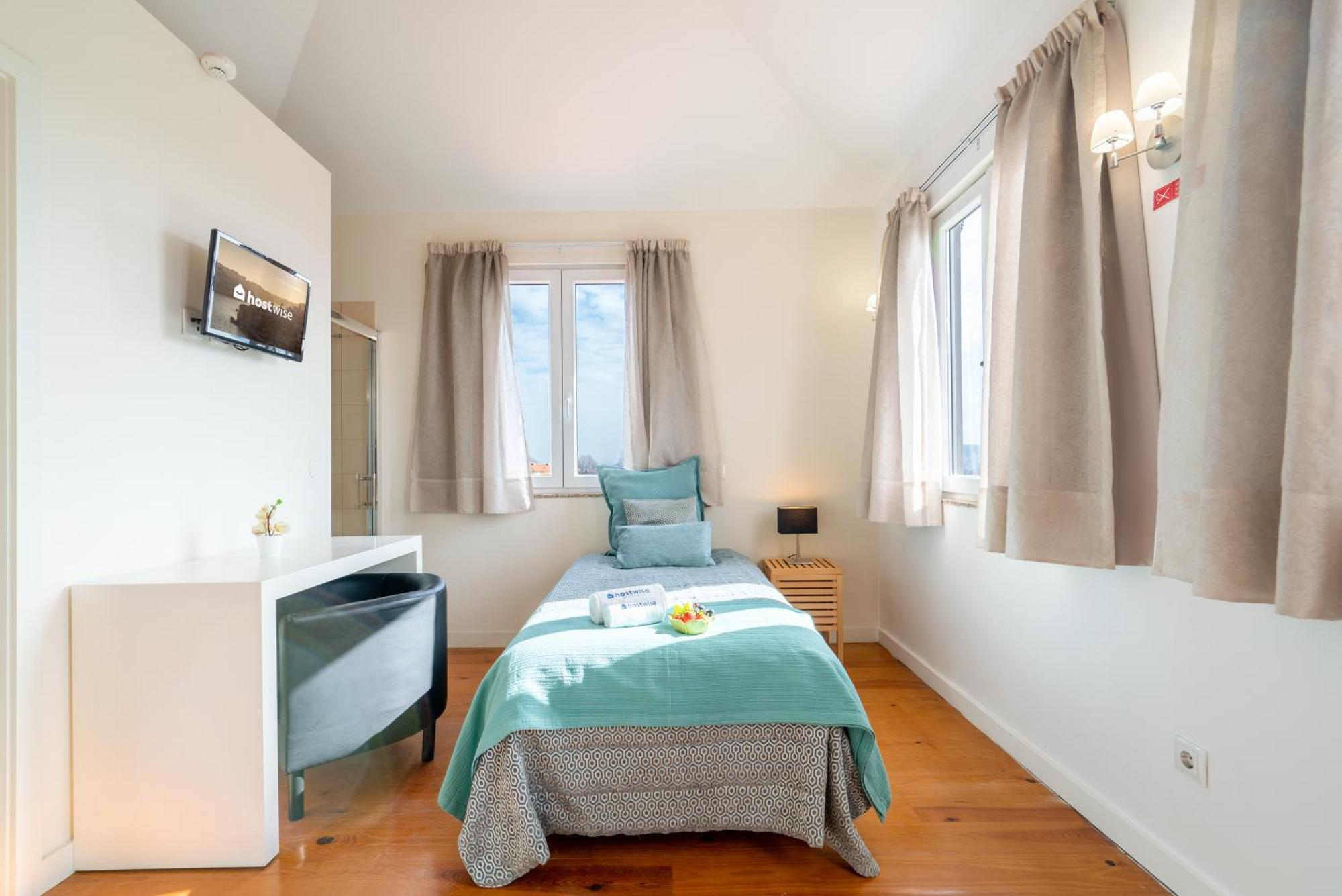 Host Wise - Sweet Bright Flats - City Center Porto Room photo