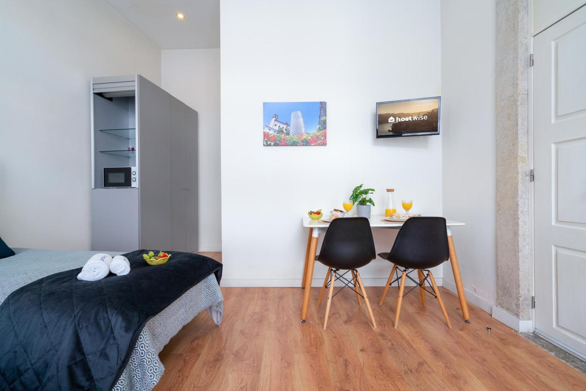Host Wise - Sweet Bright Flats - City Center Porto Room photo