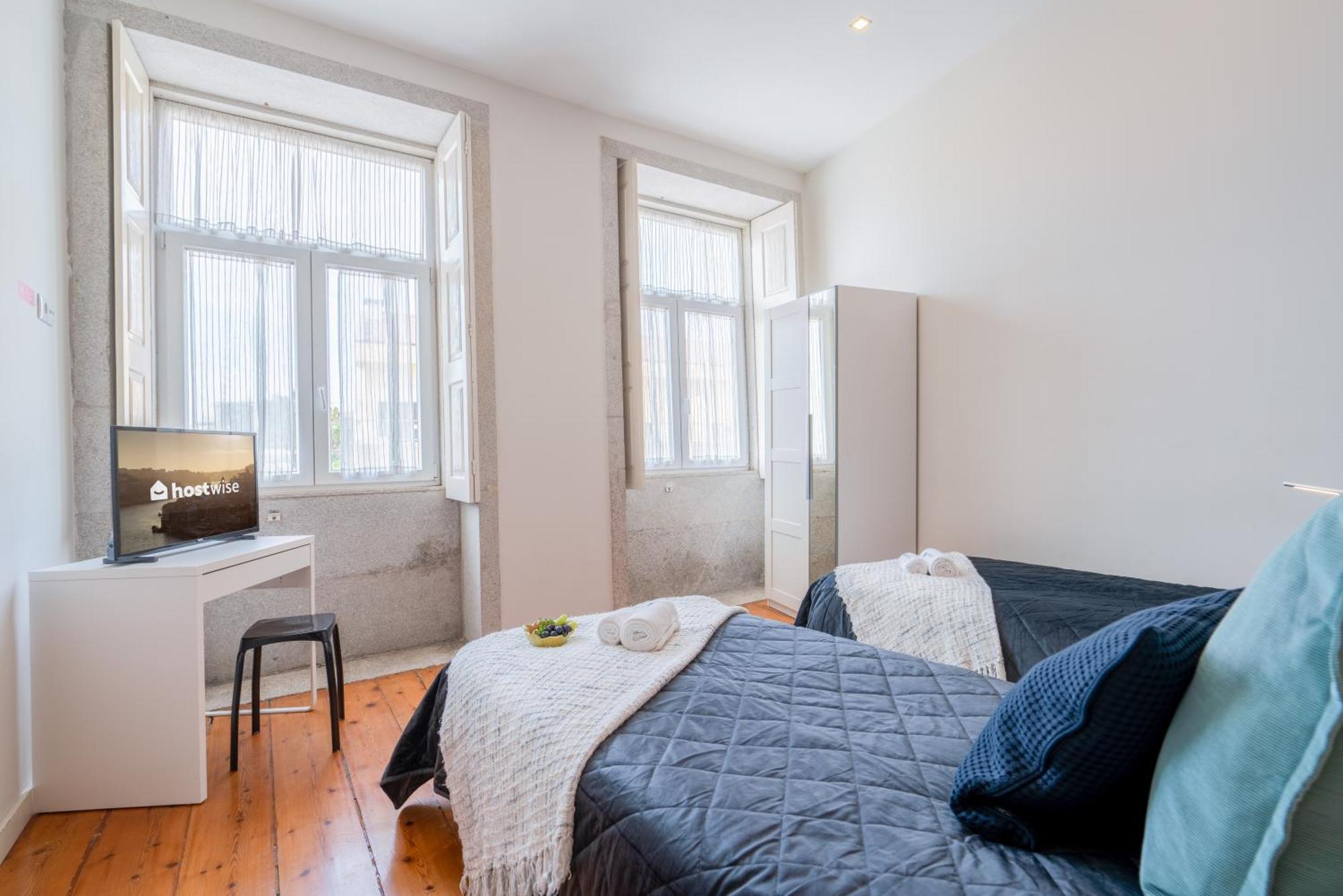 Host Wise - Sweet Bright Flats - City Center Porto Room photo