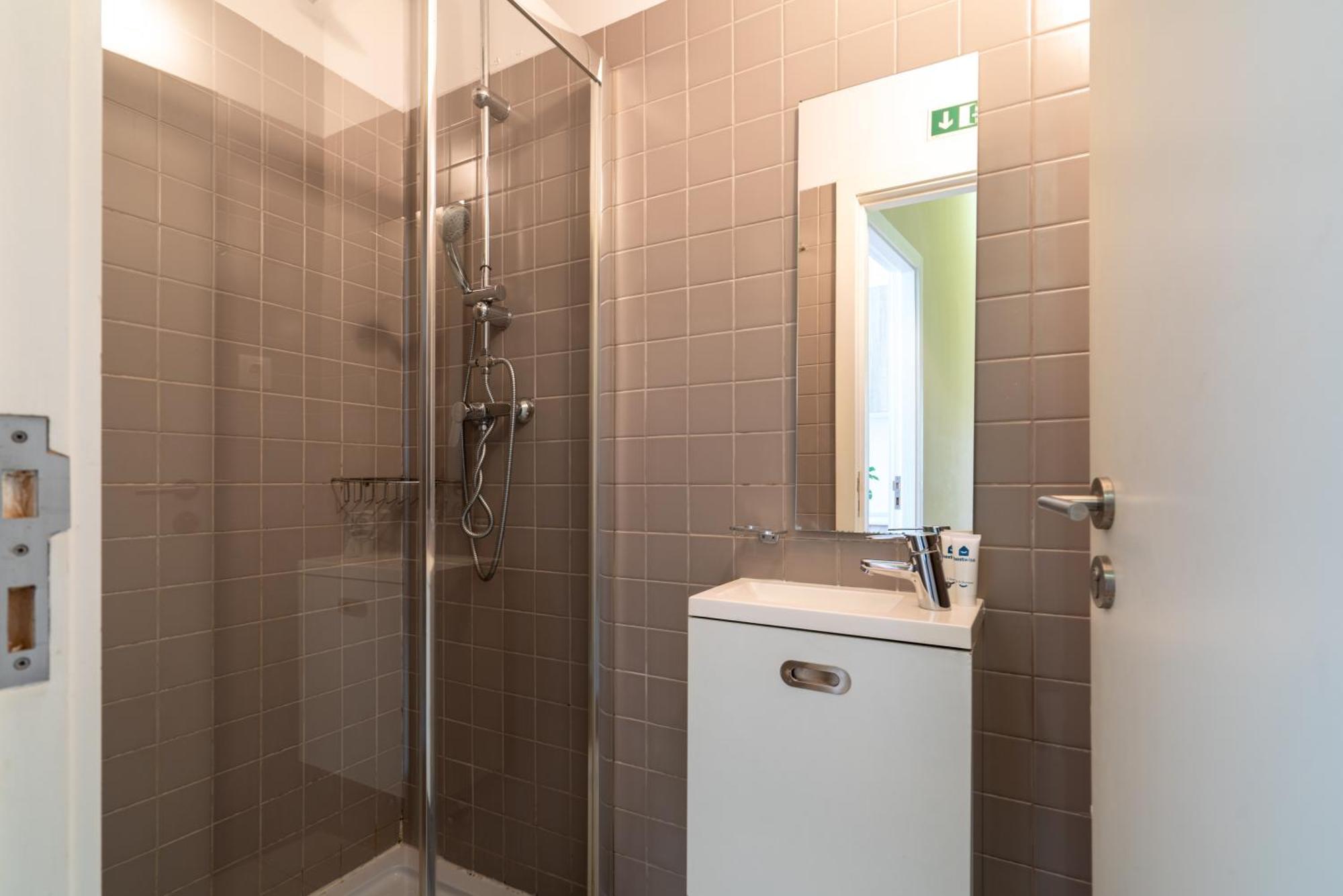 Host Wise - Sweet Bright Flats - City Center Porto Room photo